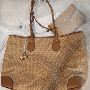 New MICHAEL Michael Kors Eva Large Signature Logo Tote & matching Wristlet